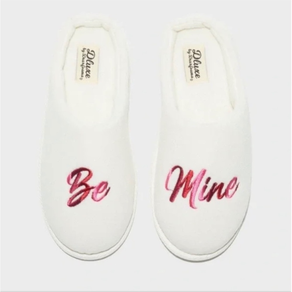 NEW❣️Dluxe by Dearfoams Women's “Be Mine”
Slide Slippers Ivory - Size(7-8M)